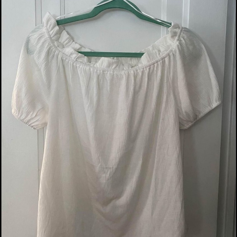 White Jaretchung Blouse Size Medium from Francesca’s Boutique NWT